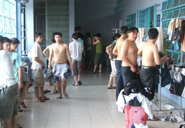 “Điểm mờ” trong quản lý nội trú ảnh 1