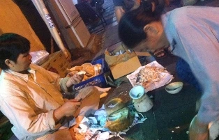 Dừa phế thải thành... mứt tết ảnh 1