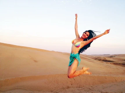 Hoàng My khoe bikini trên sa mạc ảnh 5