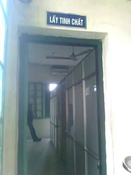 Nước mắt đàn ông trong phòng lấy tinh trùng ảnh 2