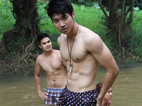 Nam Thành, Hoàng Oanh khoe da thịt trong phim teen ảnh 1