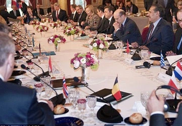 Can thiệp quân sự là vì lợi ích của các nước lớn ảnh 2