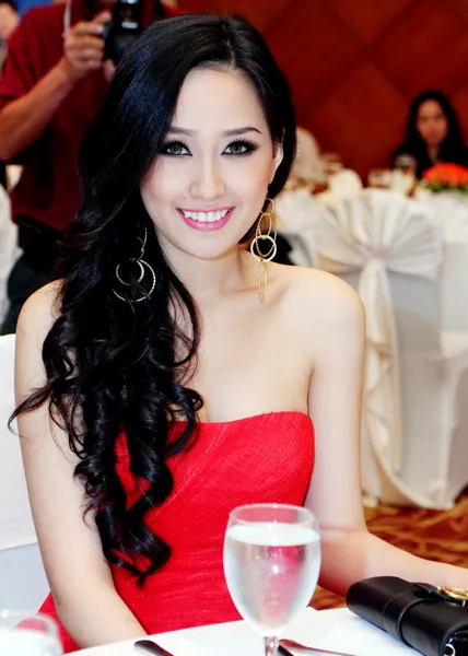 Mai Phương Thúy nổi bật trong đêm tiệc ảnh 7 Mai Phương Thúy nổi bật trong đêm tiệc ảnh 7