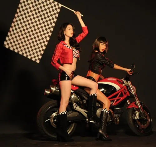 Ngọc Trinh nóng bỏng trên đường đua ảnh 5