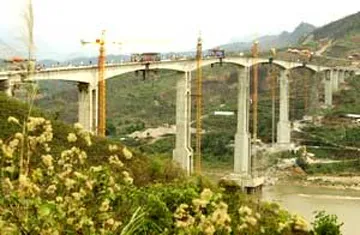 Hợp long cầu có trụ cao nhất Việt Nam ảnh 1 Hợp long cầu có trụ cao nhất Việt Nam ảnh 1