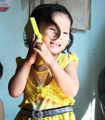 Hình ảnh mới nhất của bé gái 3 tuổi bị tắm kiểu “bạo hành” ảnh 5