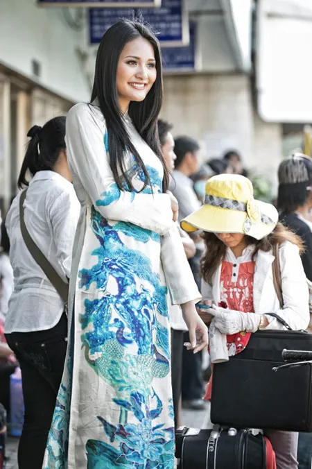 Hương Giang thành tâm điểm trên phố ảnh 2 Hương Giang thành tâm điểm trên phố ảnh 2