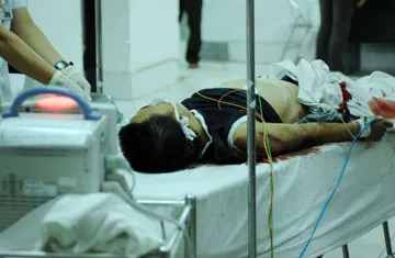 Anh Hà Huy Thành trút hơi thở cuối cùng tại bệnh viện.... Anh Hà Huy Thành trút hơi thở cuối cùng tại bệnh viện....