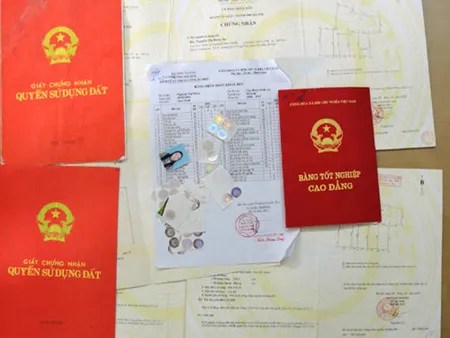 Lừa hơn 42 tỉ đồng từ sổ đỏ giả làm từ phôi thật ảnh 2