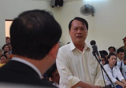 Trực tiếp phiên xử vụ án nhà báo Hoàng Hùng- Phần 2: Bà Liễu lãnh án tù chung thân ảnh 2 Trực tiếp phiên xử vụ án nhà báo Hoàng Hùng- Phần 2: Bà Liễu lãnh án tù chung thân ảnh 2