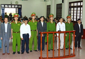 Nguyên chủ tịch huyện Tiên Lãng lãnh 15 tháng tù treo ảnh 1