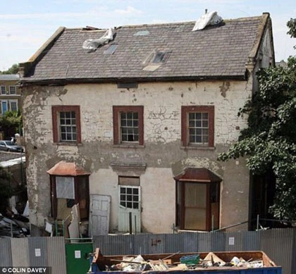 Căn hộ đổ nát giá bạc triệu của "ông Chuột chũi" ảnh 1