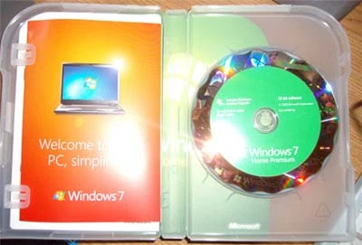 Đĩa Windows 7 bày bán tại các cửa hàng bán lẻ ở Anh. Ảnh Cnet. Đĩa Windows 7 bày bán tại các cửa hàng bán lẻ ở Anh. Ảnh Cnet.