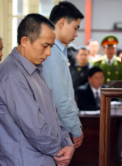 Trực tiếp vụ xử sát thủ Lê Văn Luyện: Luyện còn giấu túi tiền vàng có thể "ăn cả đời"? ảnh 4 Trực tiếp vụ xử sát thủ Lê Văn Luyện: Luyện còn giấu túi tiền vàng có thể "ăn cả đời"? ảnh 4