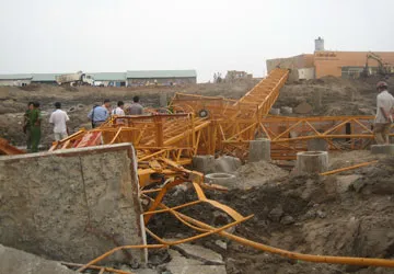 Sập cẩu tháp, một công nhân chết ảnh 1