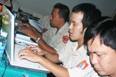 Để phục vụ bạn đọc, Sở Xây dựng TP huy động 11 chuyên viên và lãnh đao sở tham gia giải đáp mọi thắc mắc của bạn đọc. Ảnh Thanh Nhã Để phục vụ bạn đọc, Sở Xây dựng TP huy động 11 chuyên viên và lãnh đao sở tham gia giải đáp mọi thắc mắc của bạn đọc. Ảnh Thanh Nhã