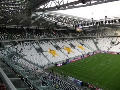 Hậu vệ Juve tung “chiêu độc” ăn mừng Scudetto ảnh 4 Hậu vệ Juve tung “chiêu độc” ăn mừng Scudetto ảnh 4