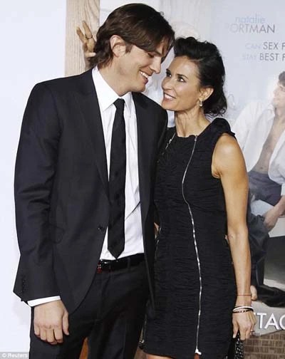 Demi Moore ly hôn "phi công trẻ" ảnh 1