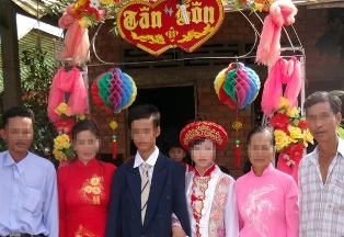 Chú rể 14 tuổi, cô dâu 17 tuổi ảnh 1