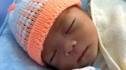 Bé sơ sinh bị bỏ rơi: Tranh cãi xác định mẹ ảnh 1