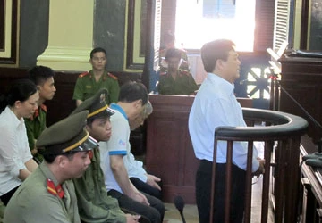 Nguyên chủ tịch Hóc Môn không nhận tội ảnh 1 Nguyên chủ tịch Hóc Môn không nhận tội ảnh 1