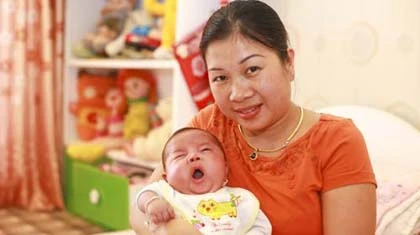 Thuê máy bay, ôtô cứu trẻ sinh non 1,2kg ảnh 1