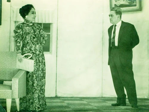 Gã si tình nặng nghiệp cầm ca ảnh 1