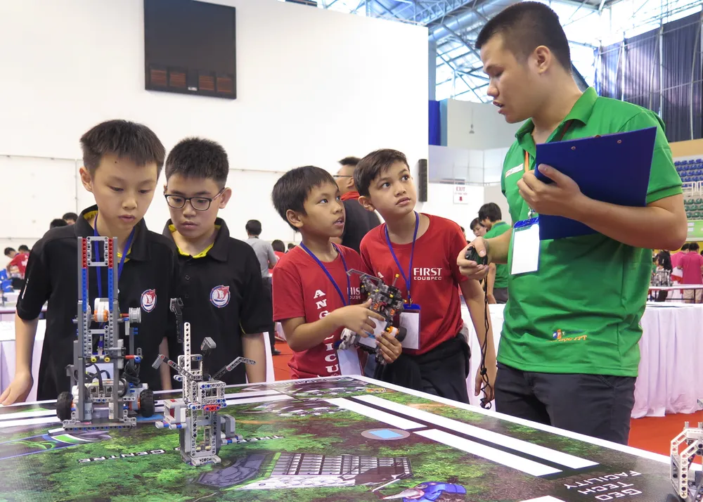 Ngày hội Robocon Quốc tế 2015 quy tụ 121 đội thi ảnh 6 Ngày hội Robocon Quốc tế 2015 quy tụ 121 đội thi ảnh 6