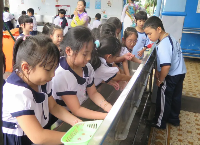 Giáo viên tiểu học kiêm giữ trẻ bán trú ảnh 1