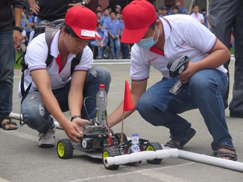 sinh vien thi ô tô tự chế