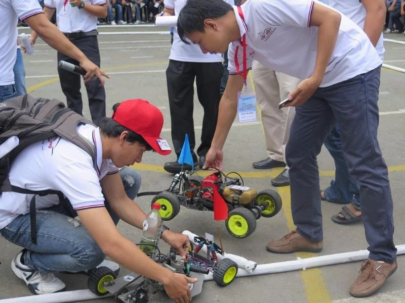 Các đội phải tạm ngưng để điều chỉnh lại