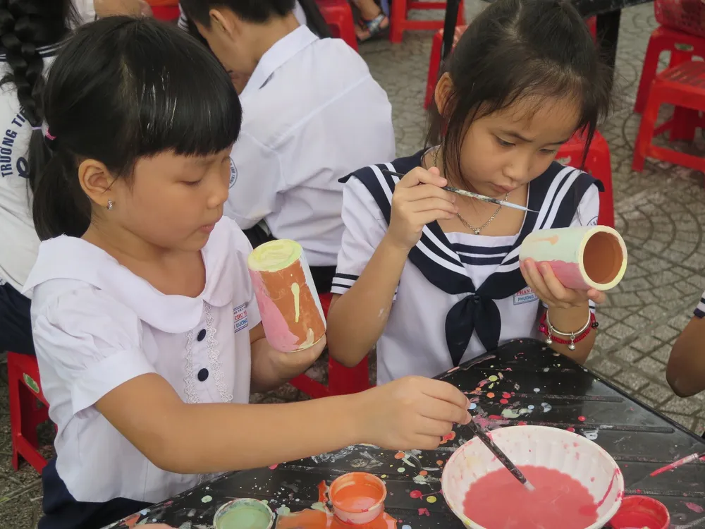 Trò tiểu học thích thú với ngày hội trò chơi dân gian ảnh 15 Trò tiểu học thích thú với ngày hội trò chơi dân gian ảnh 15