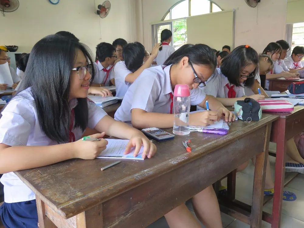 Hàng loạt học sinh điều chỉnh nguyện vọng thi lớp 10 ảnh 1 Học sinh trường THCS Trần Văn Ơn (quận 1) trong một tiết ôn tập tại trường
