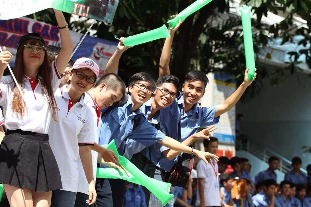 Nồng nhiệt cổ vũ cho các đội thi