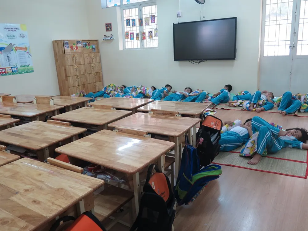 Một lớp học theo mô hình tiên tiến của trường tiểu học Nguyễn Thái Học được trang bị hiện đại, lót sàn gỗ, bảng thông minh đa điểm chạm....