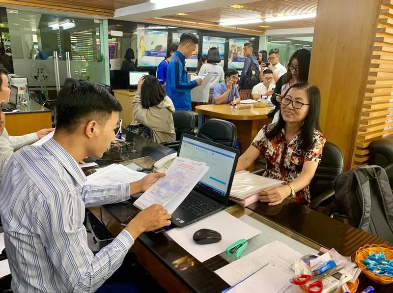 Bất ngờ thí sinh 63 tuổi đi làm hồ sơ xét tuyển đại học ảnh 1 Bất ngờ thí sinh 63 tuổi đi làm hồ sơ xét tuyển đại học ảnh 1