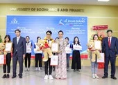 Nam sinh trong “Cặp lá yêu thương” được tặng 1 năm học phí ảnh 4 3 thủ khoa ĐH Kinh tế - Tài chính nhận học bổng 180 triệu đồng