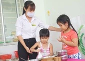 Nữ thạc sĩ có thành tích khủng nhận học bổng 25 triệu đồng ảnh 2 TP.HCM chi hàng tỉ đồng hỗ trợ, khen thưởng học sinh,giáo viên