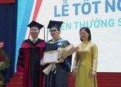 Xúc động tân kỹ sư nhận bằng tốt nghiệp trên xe lăn ảnh 2 Một tân kỹ sư tốt nghiệp đại học loại giỏi chỉ sau 3,5 năm