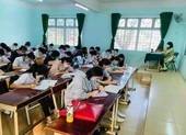 Học sinh lớp 7, 8, 10 và 11 huyện Củ Chi bắt đầu được đến trường ảnh 2 Hơn 800.000 học sinh TP.HCM bắt đầu kiểm tra học kỳ I trực tiếp