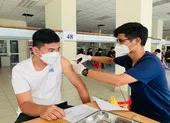 Hàng trăm giáo viên được khám sức khỏe từ những 'blouse trắng đặc biệt’ ảnh 5 Các trường đại học 'tốc lực' phủ vắc xin COVID-19 cho sinh viên