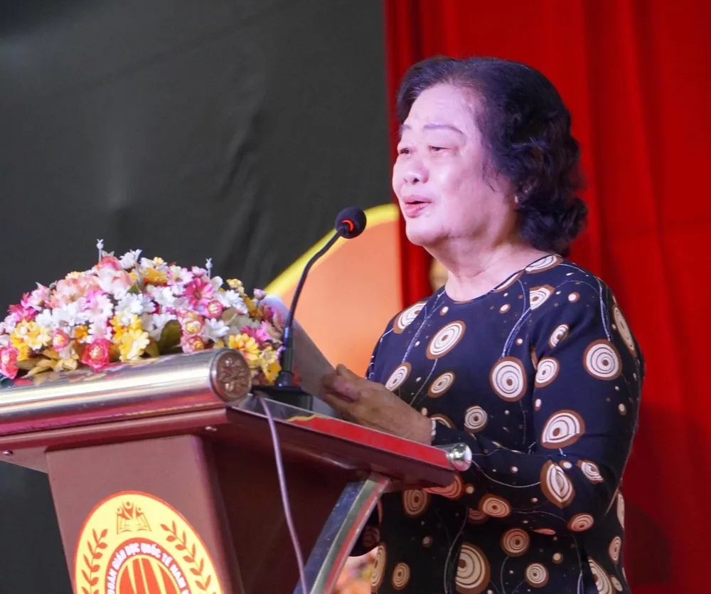 Bà Trương Mỹ Hoa chia sẻ cảm xúc tại buổi lễ