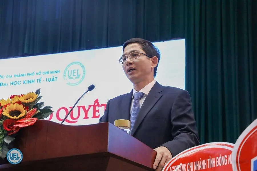 PGS.TS Hoàng Công Gia Khánh phát biểu tại buổi lễ PGS.TS Hoàng Công Gia Khánh phát biểu tại buổi lễ