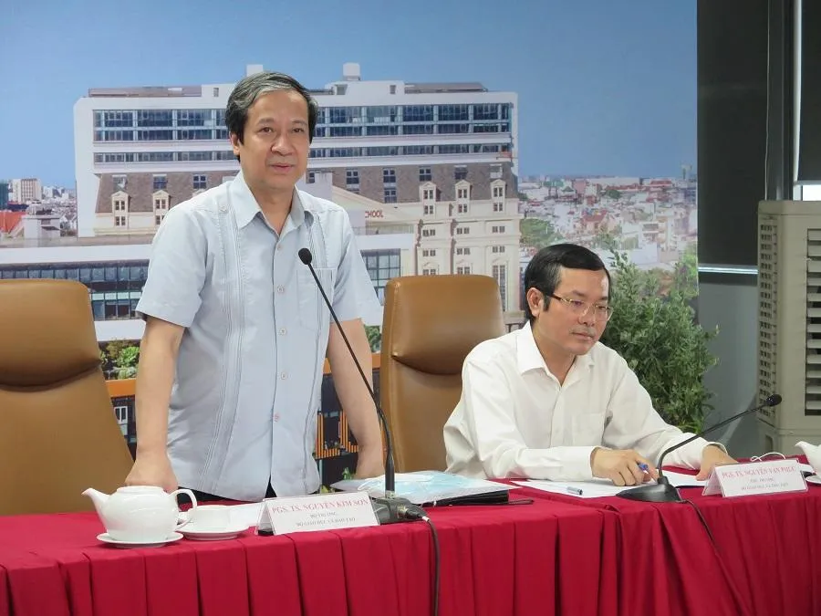 Bộ trưởng Nguyễn Kim Sơn trao đổi tại buổi làm việc với Trường ĐH Văn Lang. Ảnh: PA