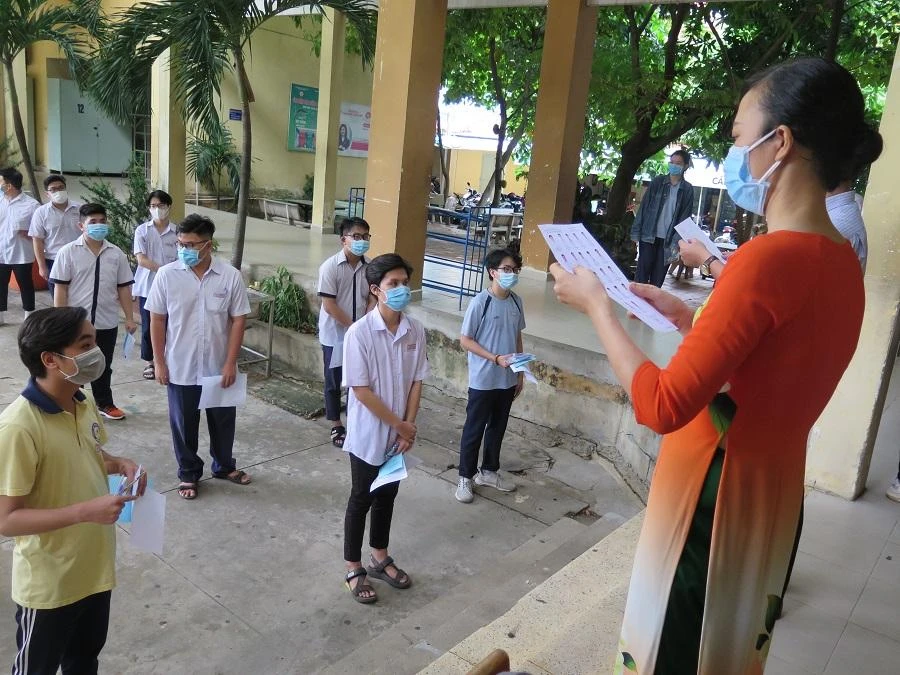 Thí sinh dự thi tốt nghiệp THPT năm 2021 tại TP.HCM. Ảnh: PHẠM ANH