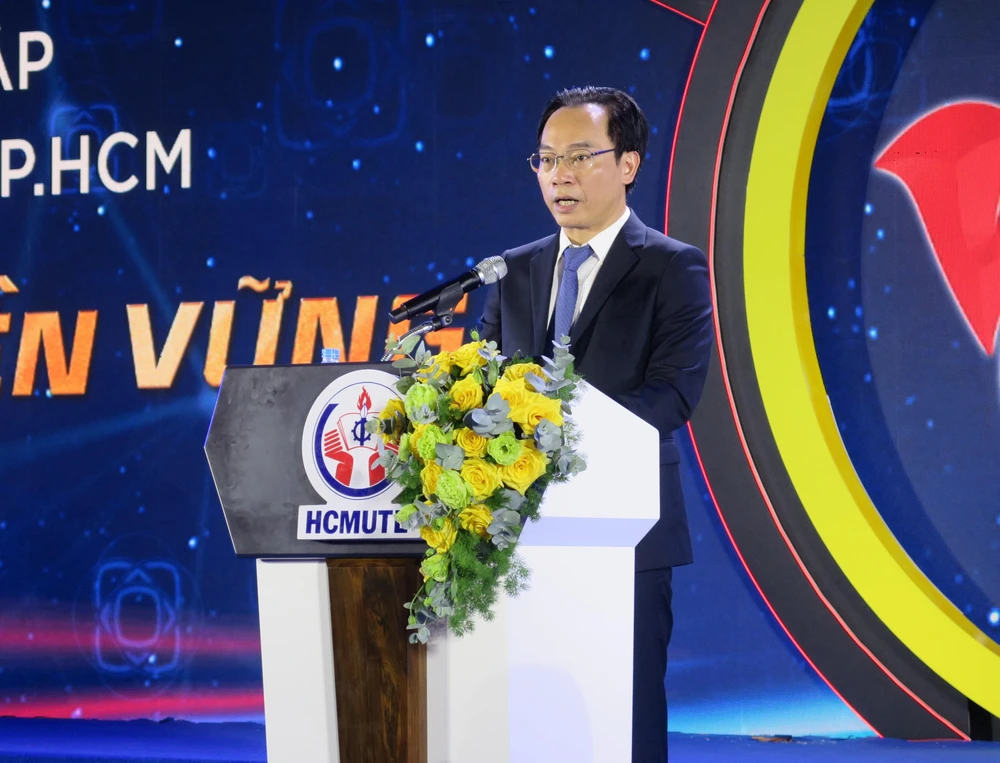 Thứ trưởng Hoàng Minh Sơn phát biểu chúc mừng tại buổi lễ. Ảnh: P.A