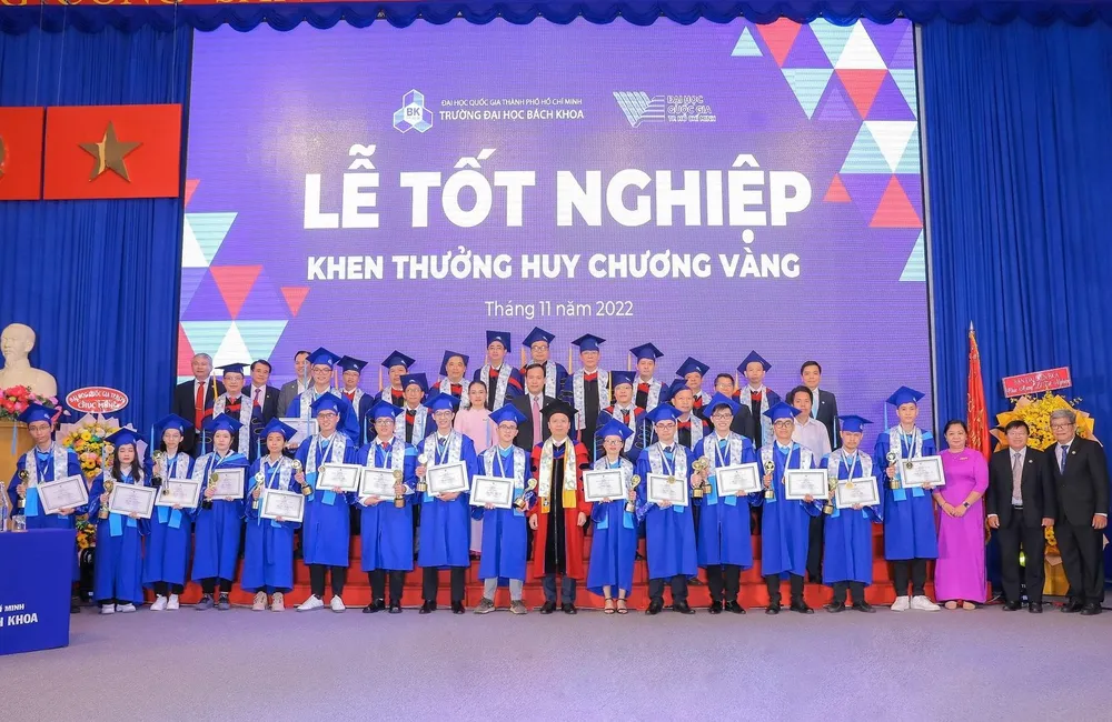 Những tân khoa được khen thưởng huy chương Vàng tại buổi lễ