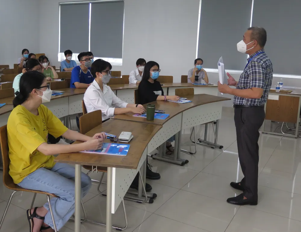 Cán bộ phổ biến quy chế thi đánh giá năng lực trước khi thi thí sinh bắt đầu làm bài trong đợt thi năm 2022 vừa qua. Ảnh: P.ANH Cán bộ phổ biến quy chế thi đánh giá năng lực trước khi thi thí sinh bắt đầu làm bài trong đợt thi năm 2022 vừa qua. Ảnh: P.ANH