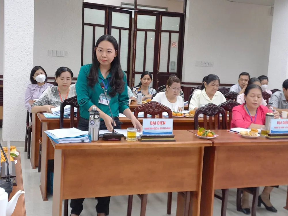 Bà Nguyễn Thị Thanh Xuân báo cáo tại buổi làm việc. Ảnh: PA