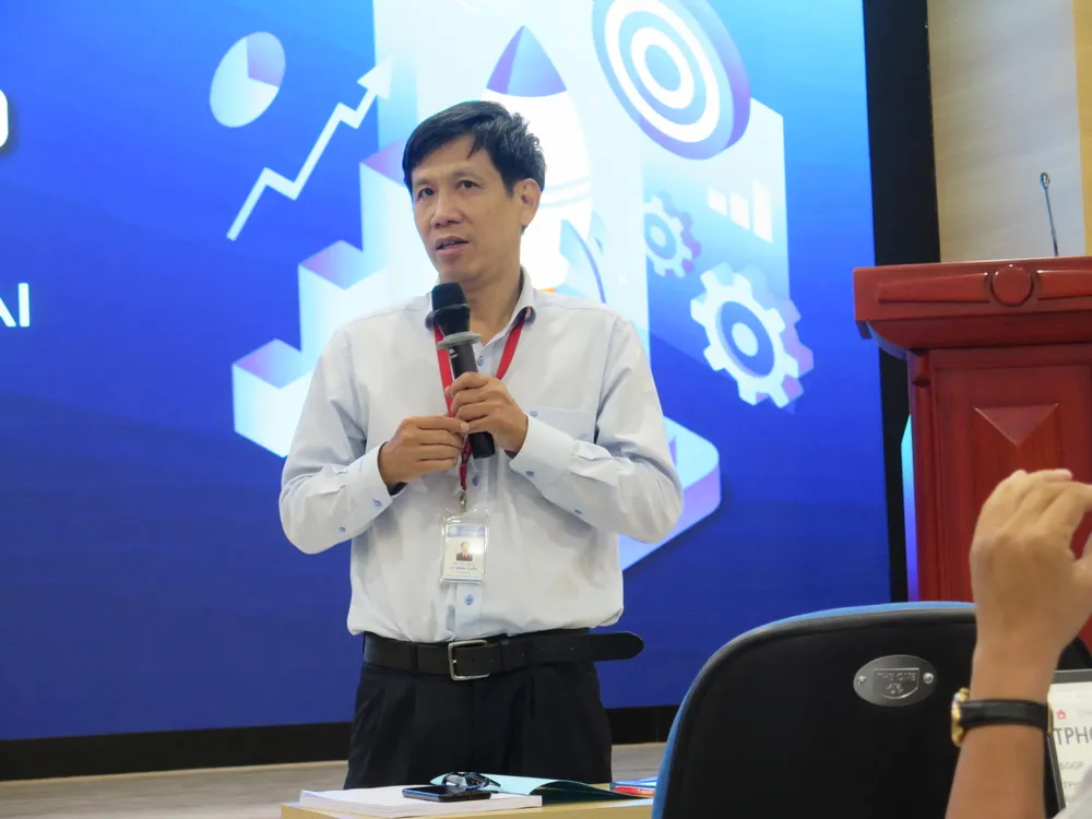 GS-TS Võ Minh Tuấn trao đổi tại hội thảo. Ảnh: PA dai hoc khoi nghiep